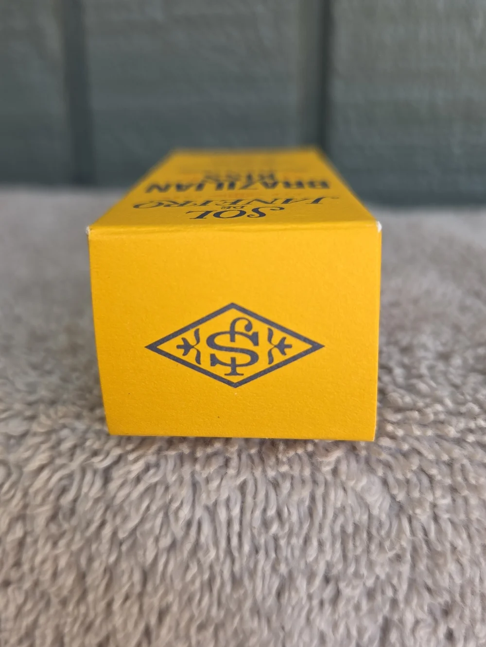 Sol de Janeiro Brazilian Kiss Lip Butter - Caramelized Vanilla (Yellow)